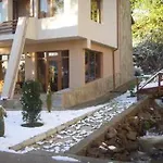 The سموليان